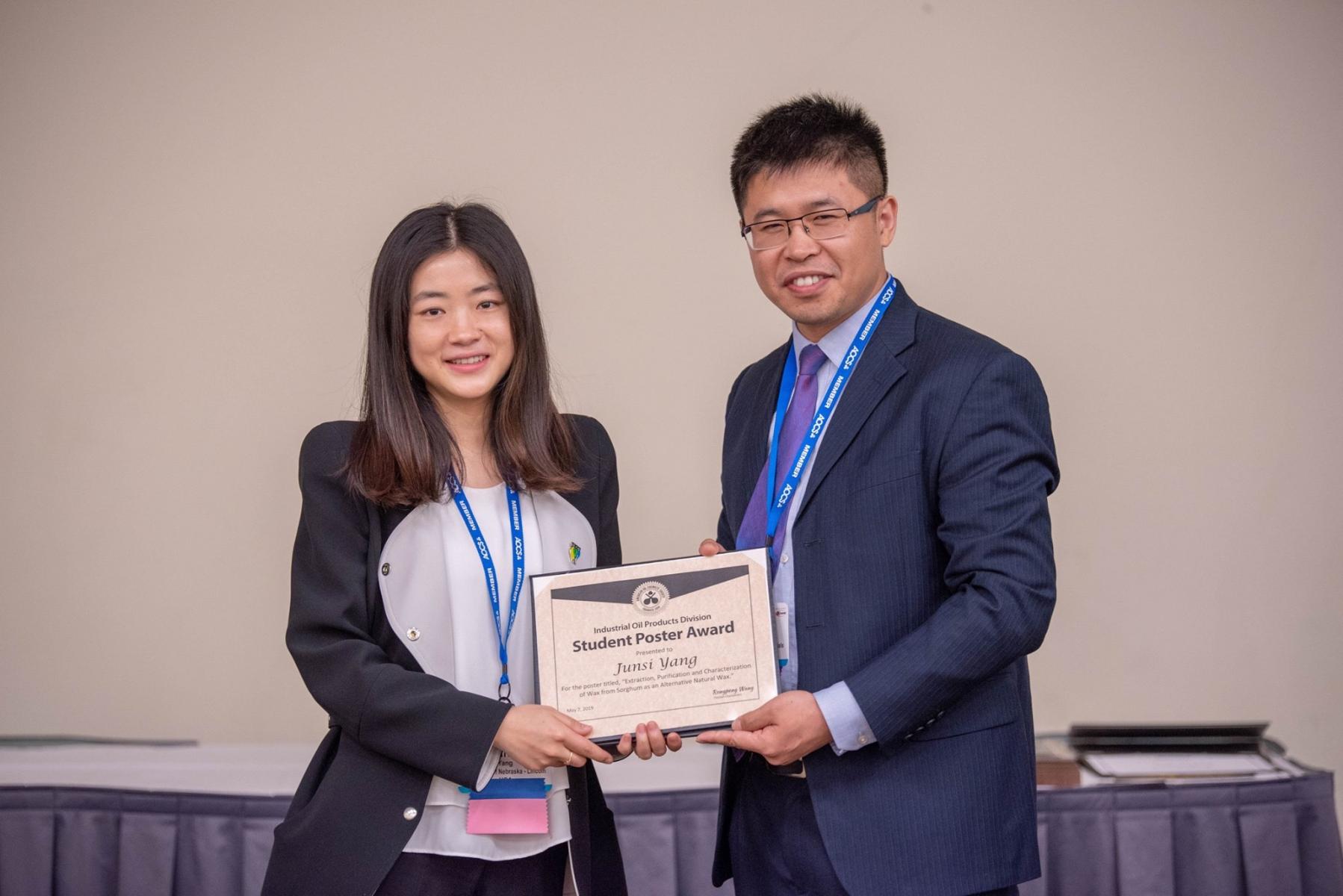 Jessica while receiving the best poster award in Industrial Oil Products Division at the 2019 AOCS Annual Meeting and Expo in St. Louis, MO