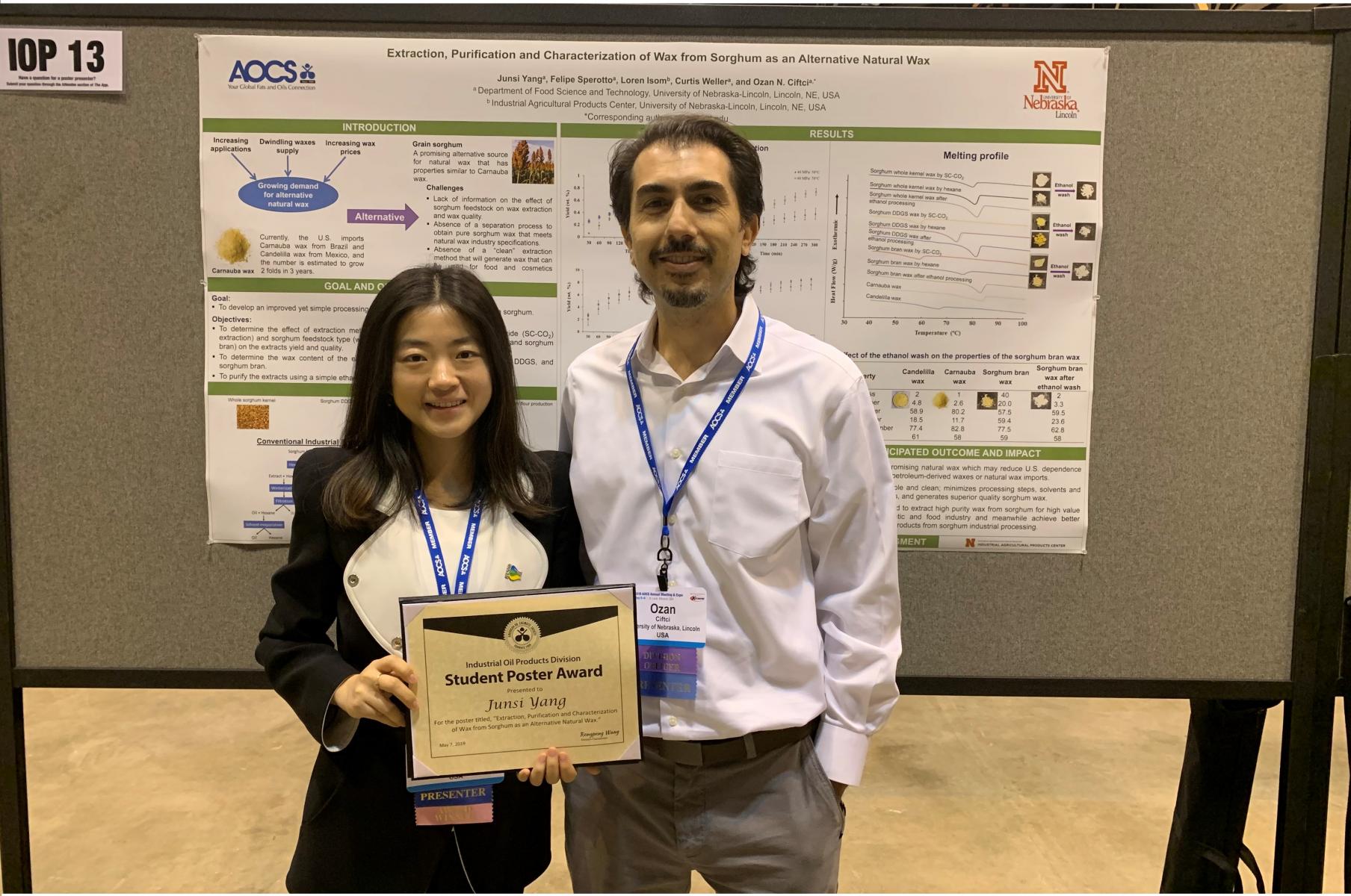 Jessica and Dr. Ciftci with her poster at the 2019 AOCS Annual Meeting and Expo in St. Louis, MO