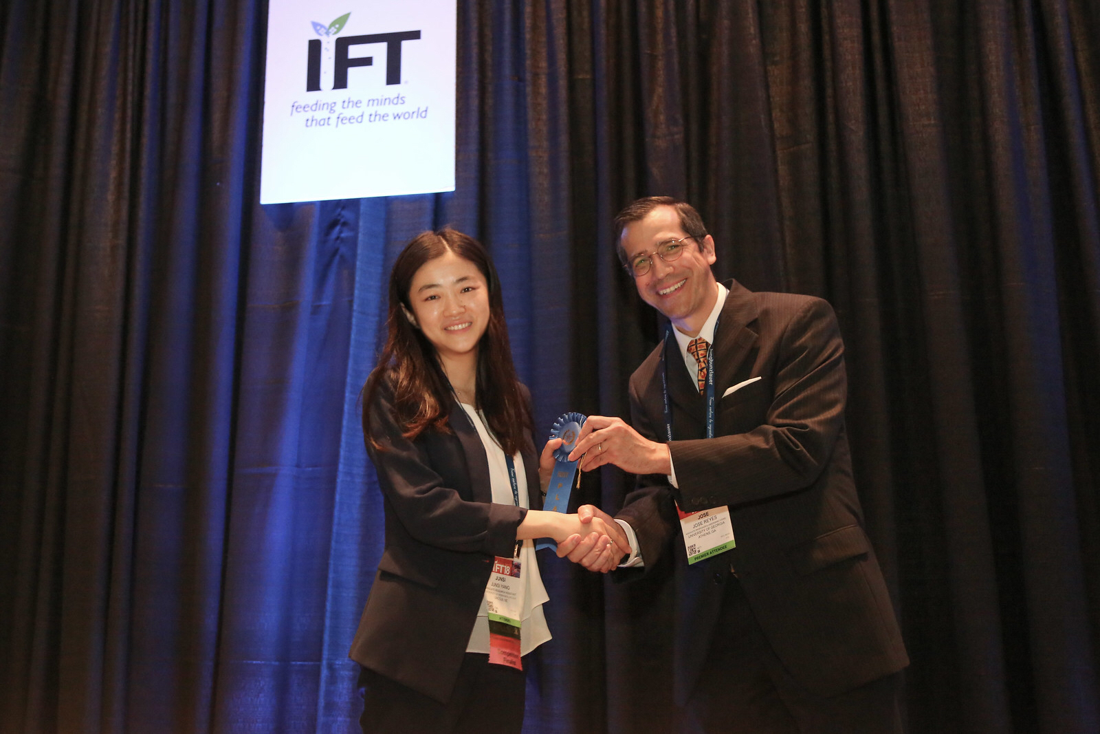 Jessica while receiving the 1st place at IFT18 Student Research Paper Oral Competition.
