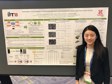 Jessica presenting her poster at IFT18 in Chicago, IL.