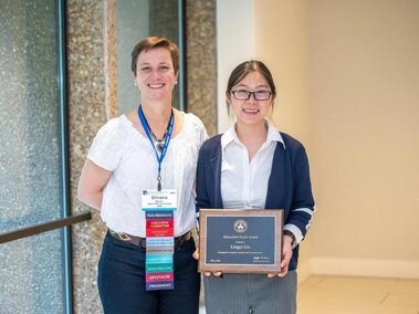 Lingyi holding her AOCS Award with Dr. Silvana Martini at 2022 AOCS Conference