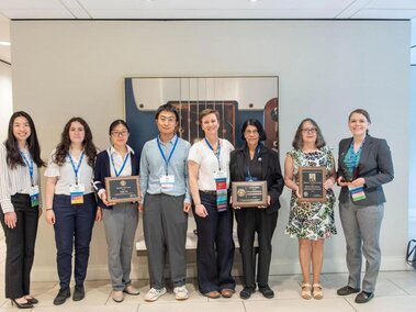 Lingyi holding her AOCS Award with Dr. Silvana Martini and other award winners at 2022 AOCS Conference